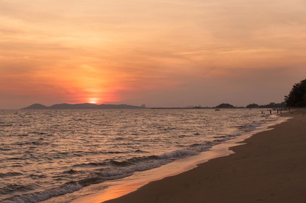 The Oriental Beach Resort Rayong Exterior foto