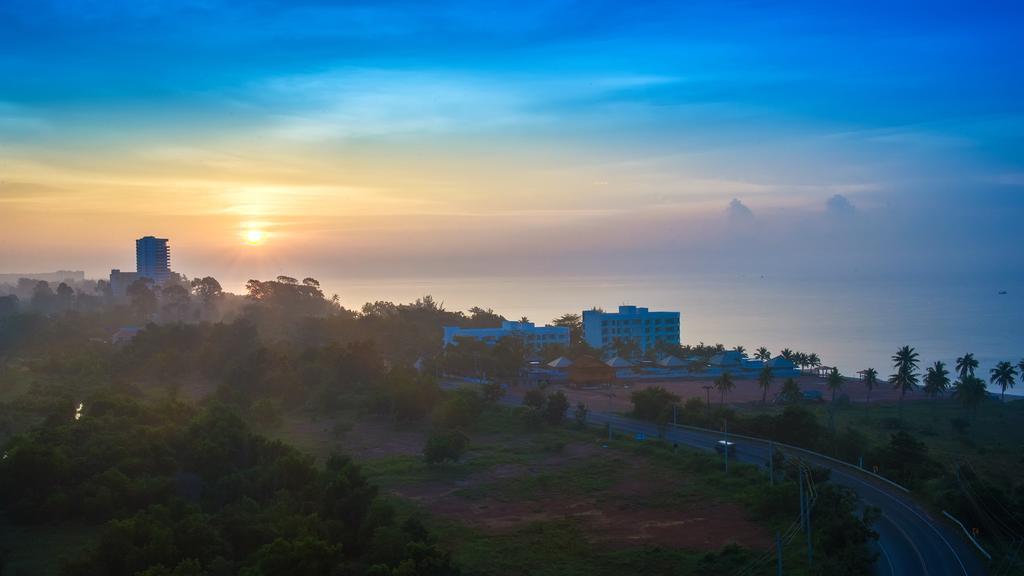 The Oriental Beach Resort Rayong Exterior foto